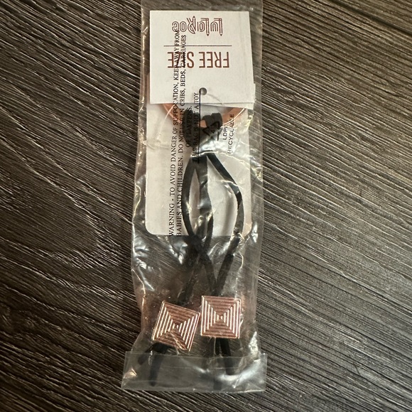 LuLaRoe Key chain - Picture 2 of 3